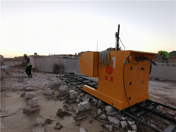 長沙凱發(fā)超硬材料科技有限公司,長沙礦山石材開采設(shè)備銷售,長沙金剛石繩鋸機(jī)銷售,金剛石串珠繩生產(chǎn)銷售，水平鉆機(jī)生產(chǎn)銷售